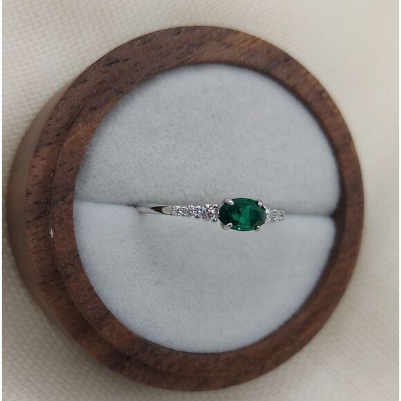 925 Sterling Silver Green Oval CZ ring - Picture 7 of 10